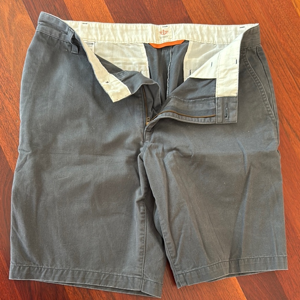 Dockers Gray Flat Front Men’s Shorts with Classic Style
